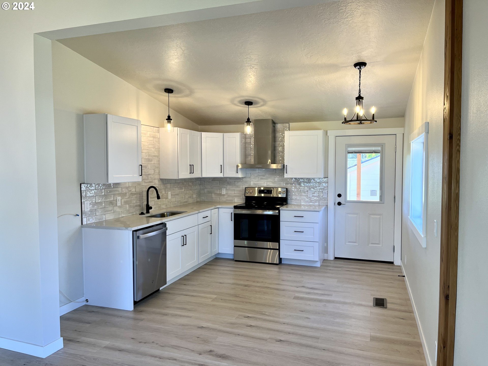 340 Northeast Crest Street, Unit 18 Sublimity, OR 97385 - Photo 4 of 23