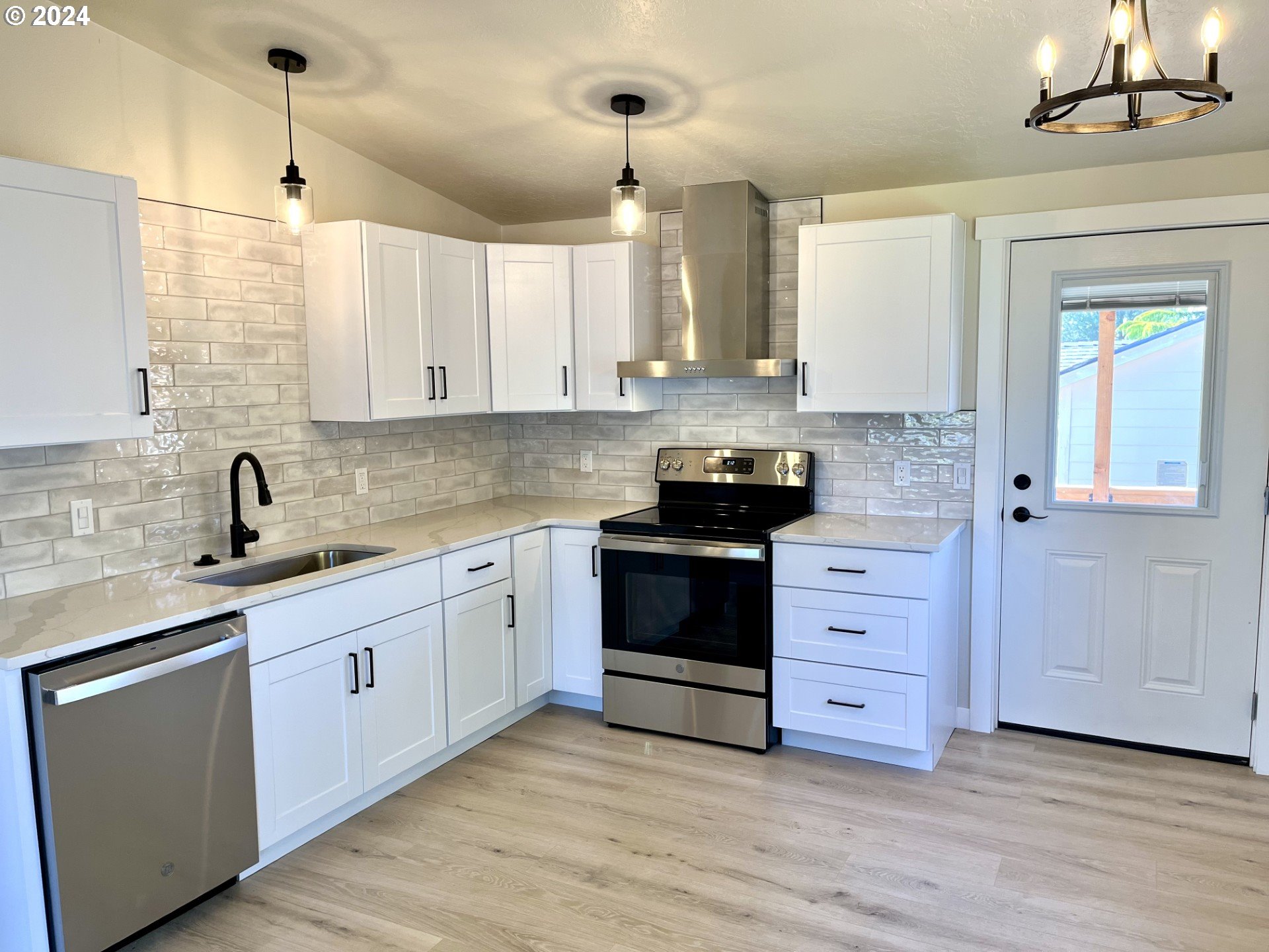 340 Northeast Crest Street, Unit 18 Sublimity, OR 97385 - Photo 5 of 23