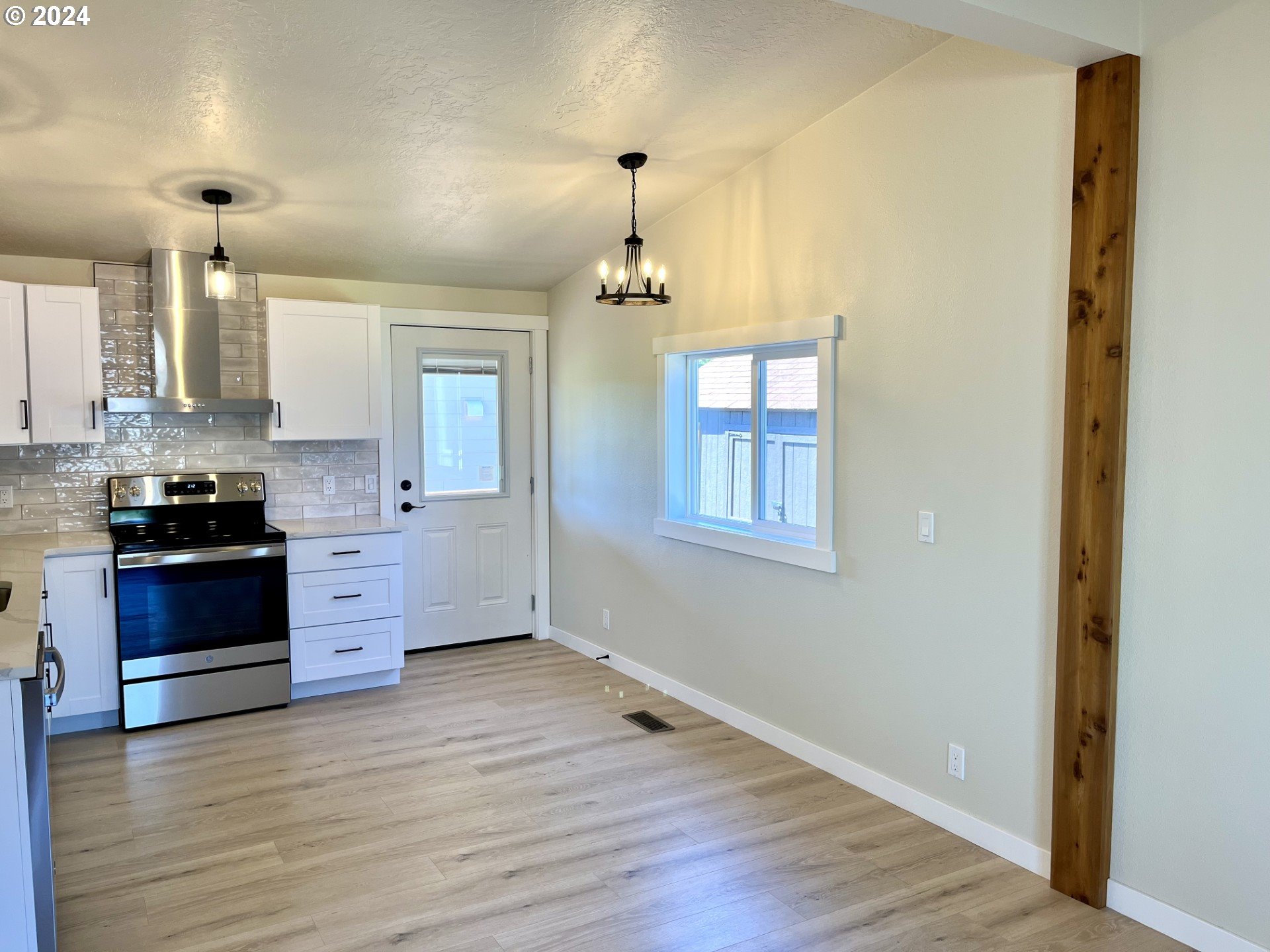 340 Northeast Crest Street, Unit 18 Sublimity, OR 97385 - Photo 6 of 23