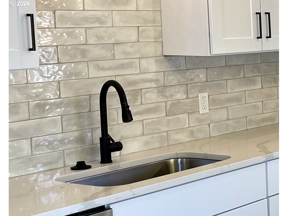 340 Northeast Crest Street, Unit 18 Sublimity, OR 97385 - Photo 7 of 23