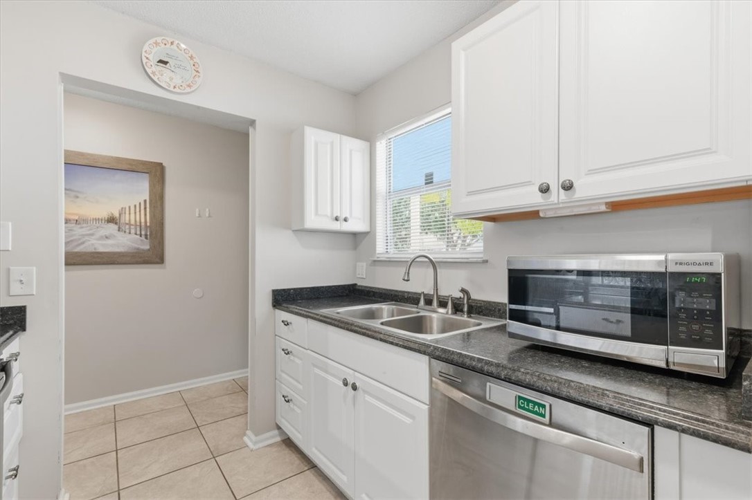 1000 Sea Island Road, Unit 68 St. Simons Island, GA 31522 - Photo 6 of 21 Kitchen with Stainless Appliances