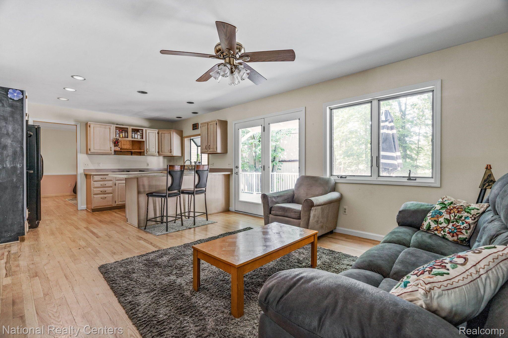 5868 Clarkston Road Clarkston, MI 48348 - Photo 13 of 53
