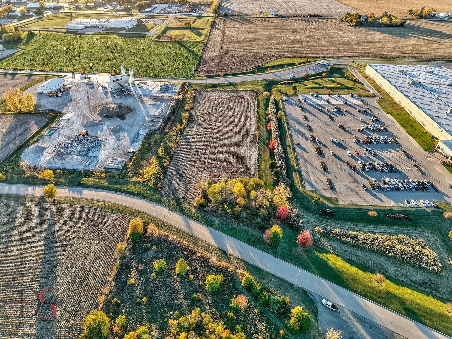 0 East Dayton Road Ottawa, IL 61350 - Photo 3 of 12 a view of a garden with flowers