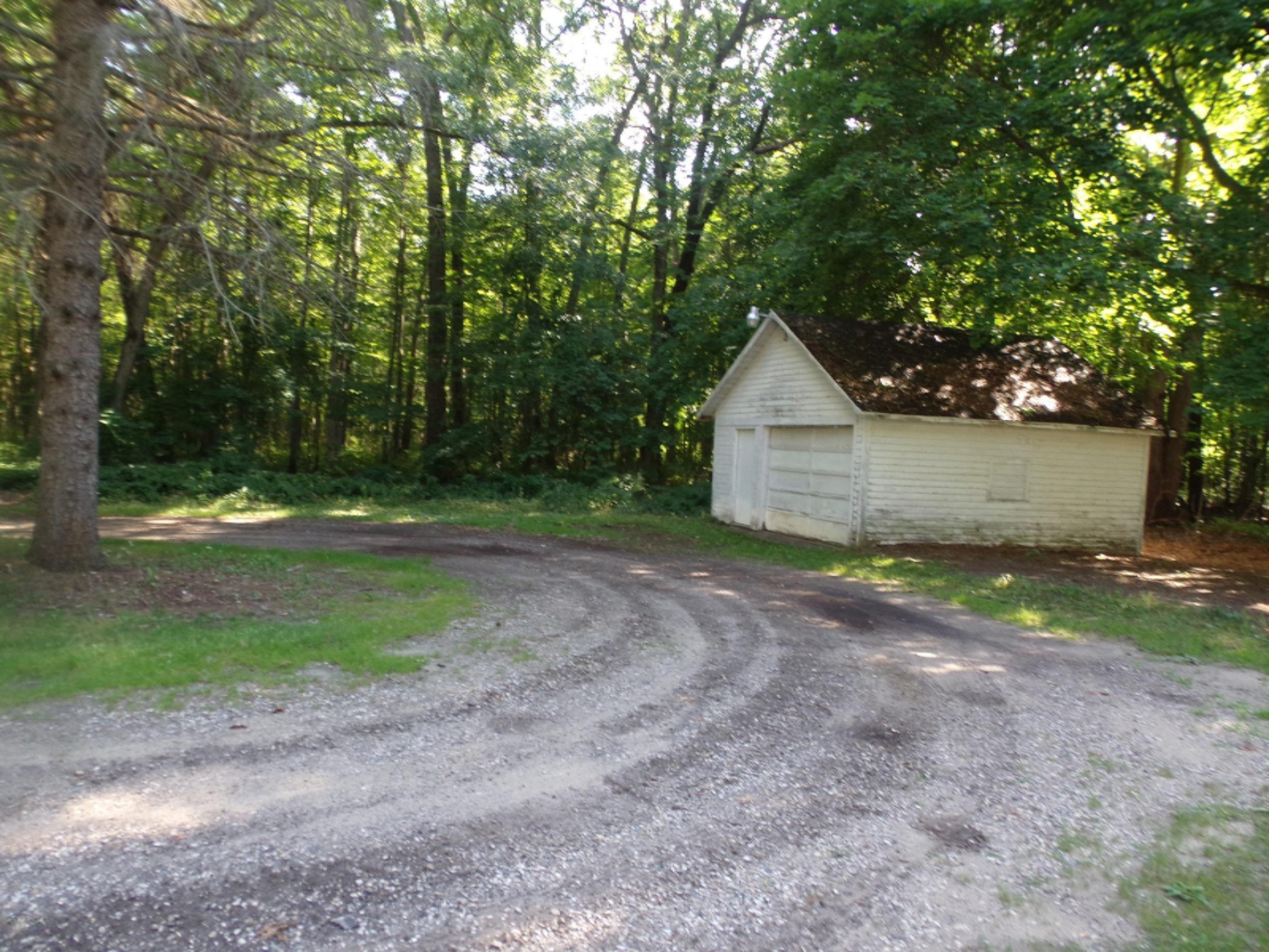 1795 Auble Road Muskegon, MI 49445 - Photo 3 of 8 Auble Driveway