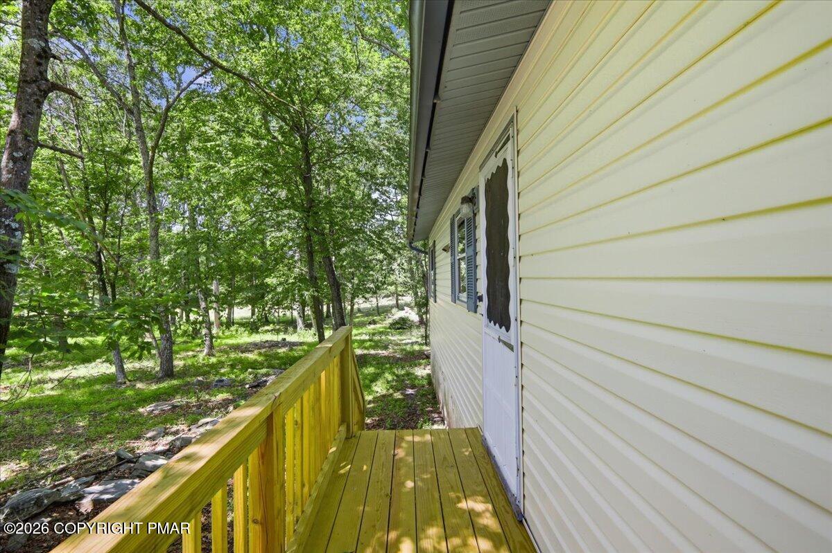 214 Hummingbird Trail Bushkill, PA 18324 - Photo 5 of 34 09-Photo-8
