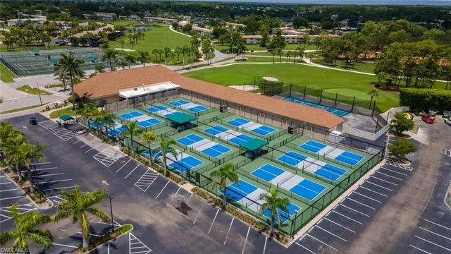 a view of a tennis court