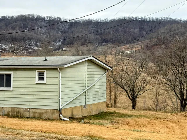 $129,000 | 6701 Valley View Lane, Hot Springs, VA 24445