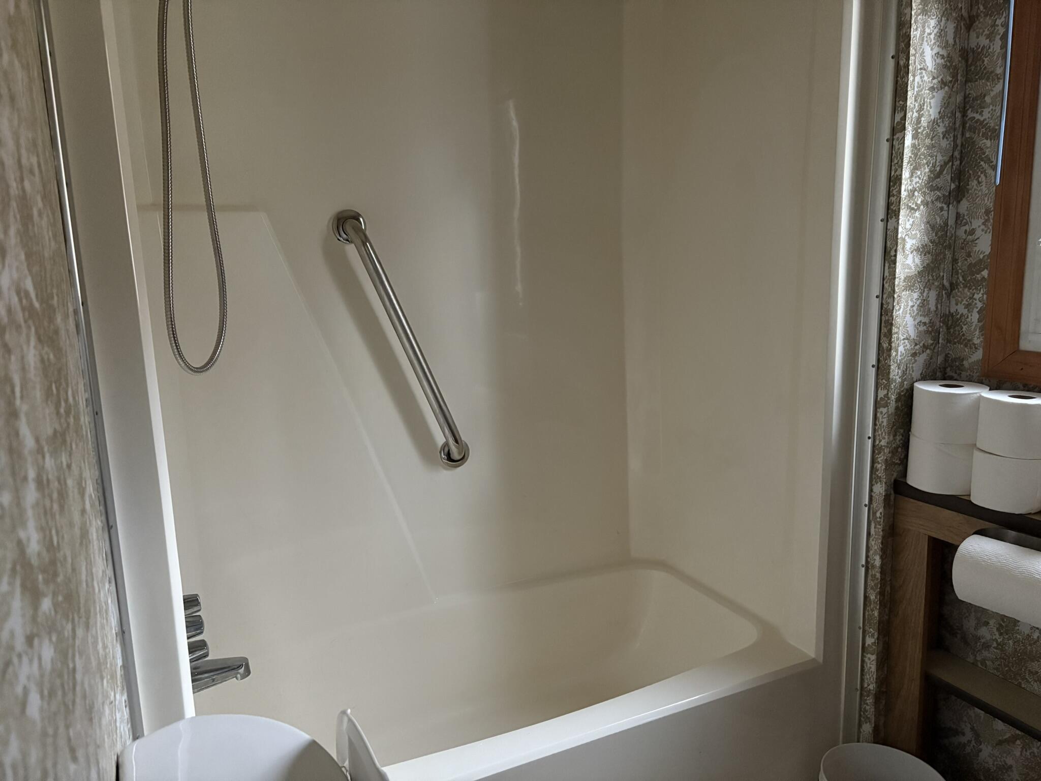 6701 Valley View Lane Hot Springs, VA 24445 - Photo 10 of 22 a bathroom with a bathtub