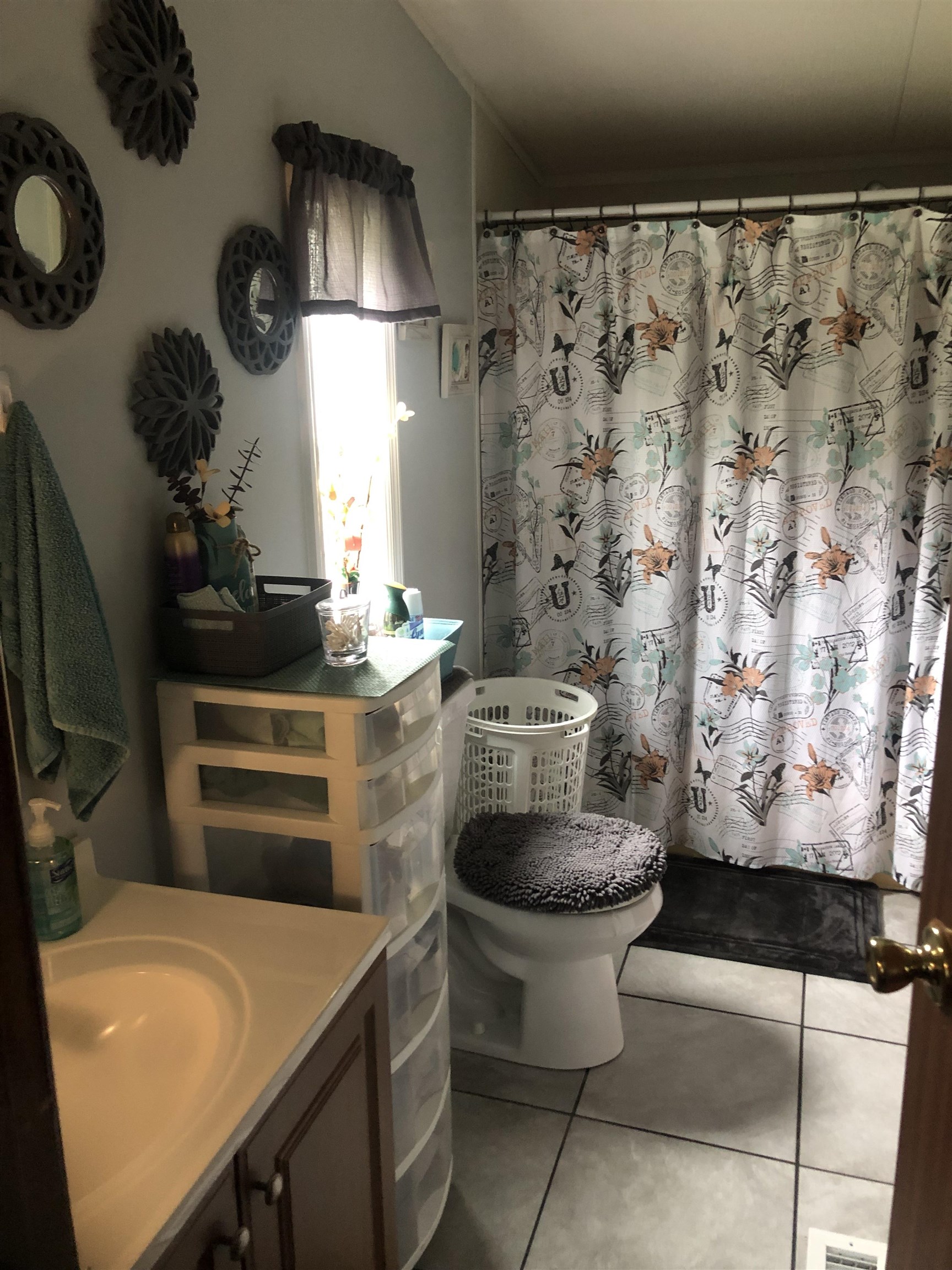 3180 Green Acres Road St. Augustine, FL 32084 - Photo 15 of 24 a kitchen with a sink and cabinets