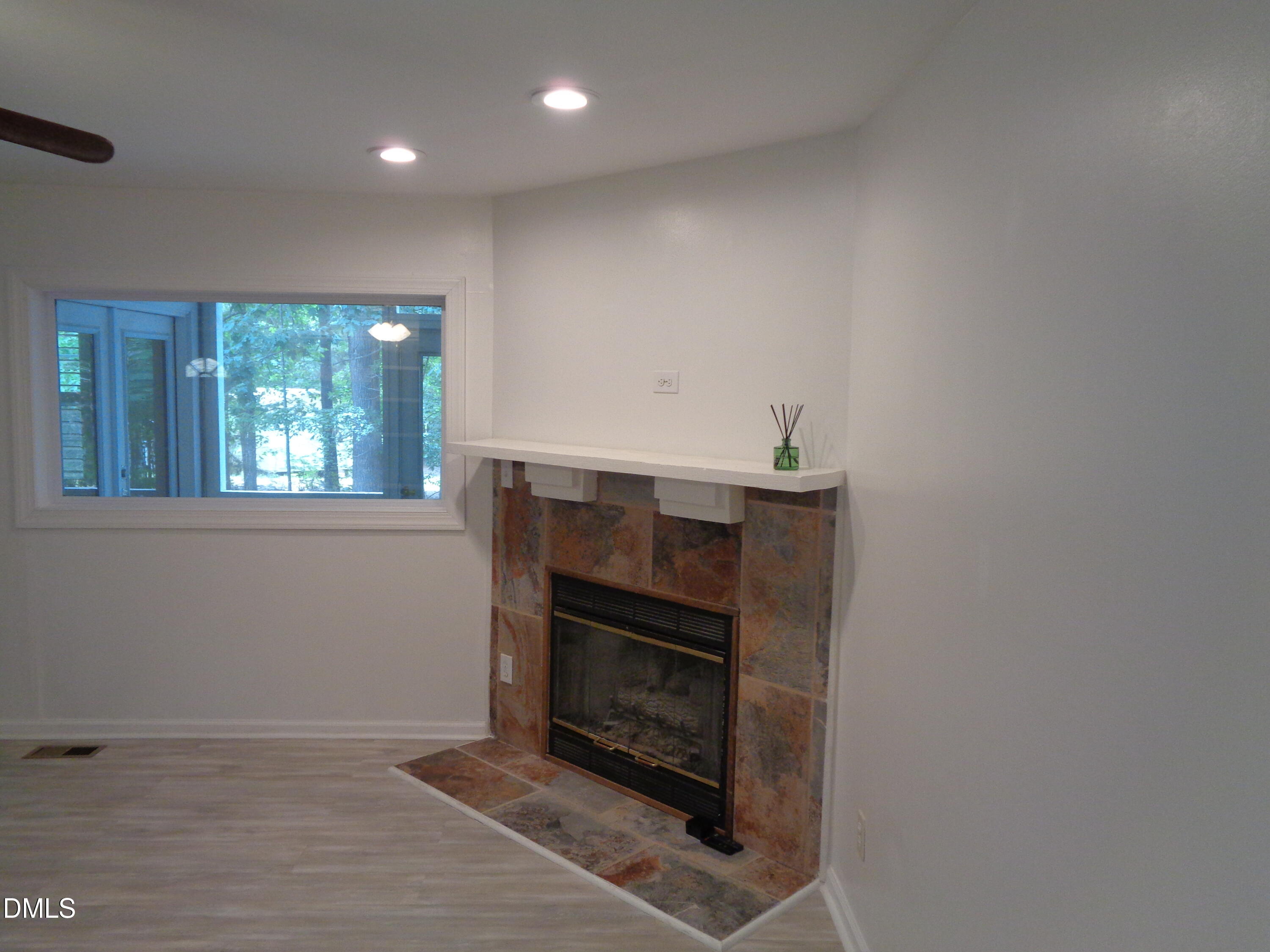 8331 Hempshire Place, Unit 102 Raleigh, NC 27613 - Photo 5 of 26 Family room