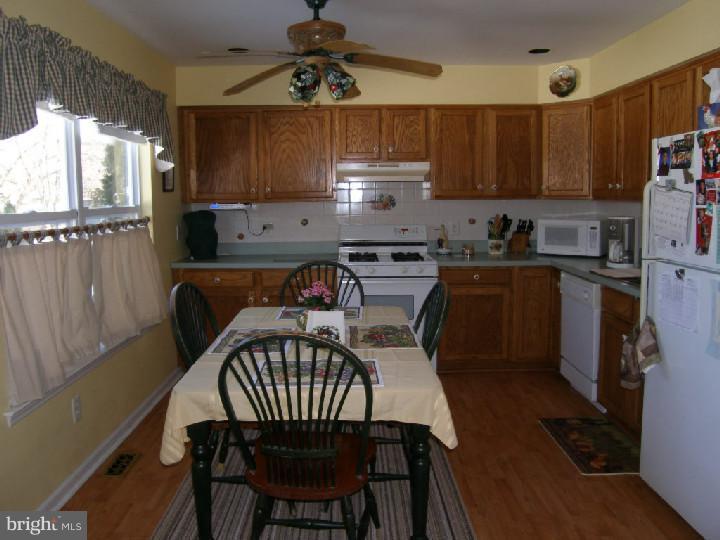 219 Franklin Road Glassboro, NJ 08028 - Photo 7 of 17 Kitchen