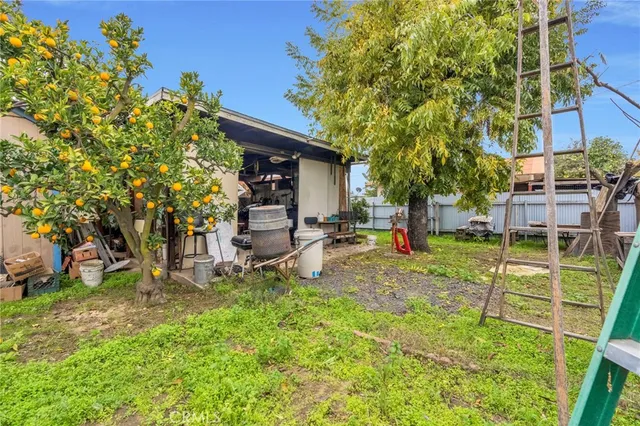 a view of a house with backyard and sitting area