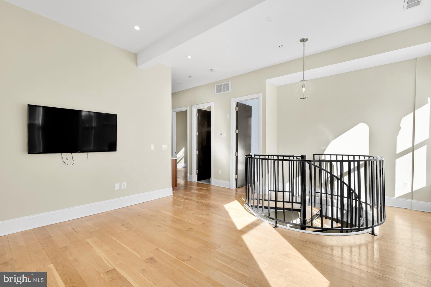 2009 Columbia Road Northwest, Unit 5 Washington, DC 20009 - Photo 4 of 16