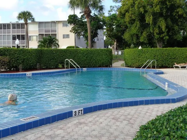 $1,700 | 2615 Garden Drive North, Unit 207, Lake Worth, FL 33461