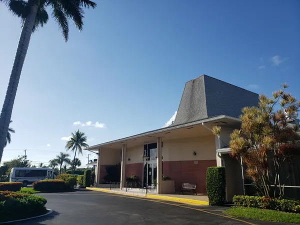 $1,700 | 2615 Garden Drive North, Unit 207, Lake Worth, FL 33461