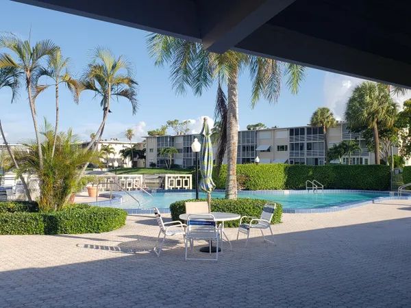 $1,700 | 2615 Garden Drive North, Unit 207, Lake Worth, FL 33461