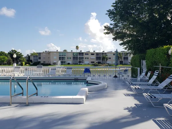 $1,700 | 2615 Garden Drive North, Unit 207, Lake Worth, FL 33461