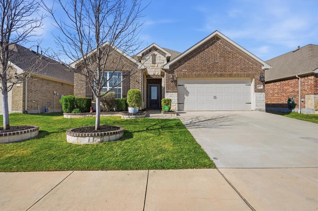 824 Pinnacle Ridge Road Fort Worth, TX 76052 - Photo 2 of 40 a front view of a house with a yard