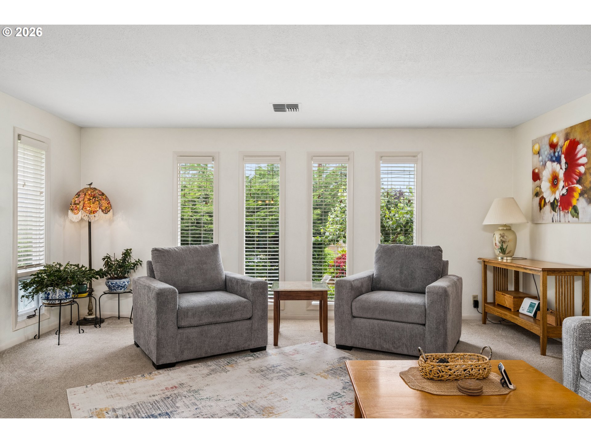420 Riverview Boulevard Springfield, OR 97477 - Photo 4 of 28 a living room with furniture and a potted plant