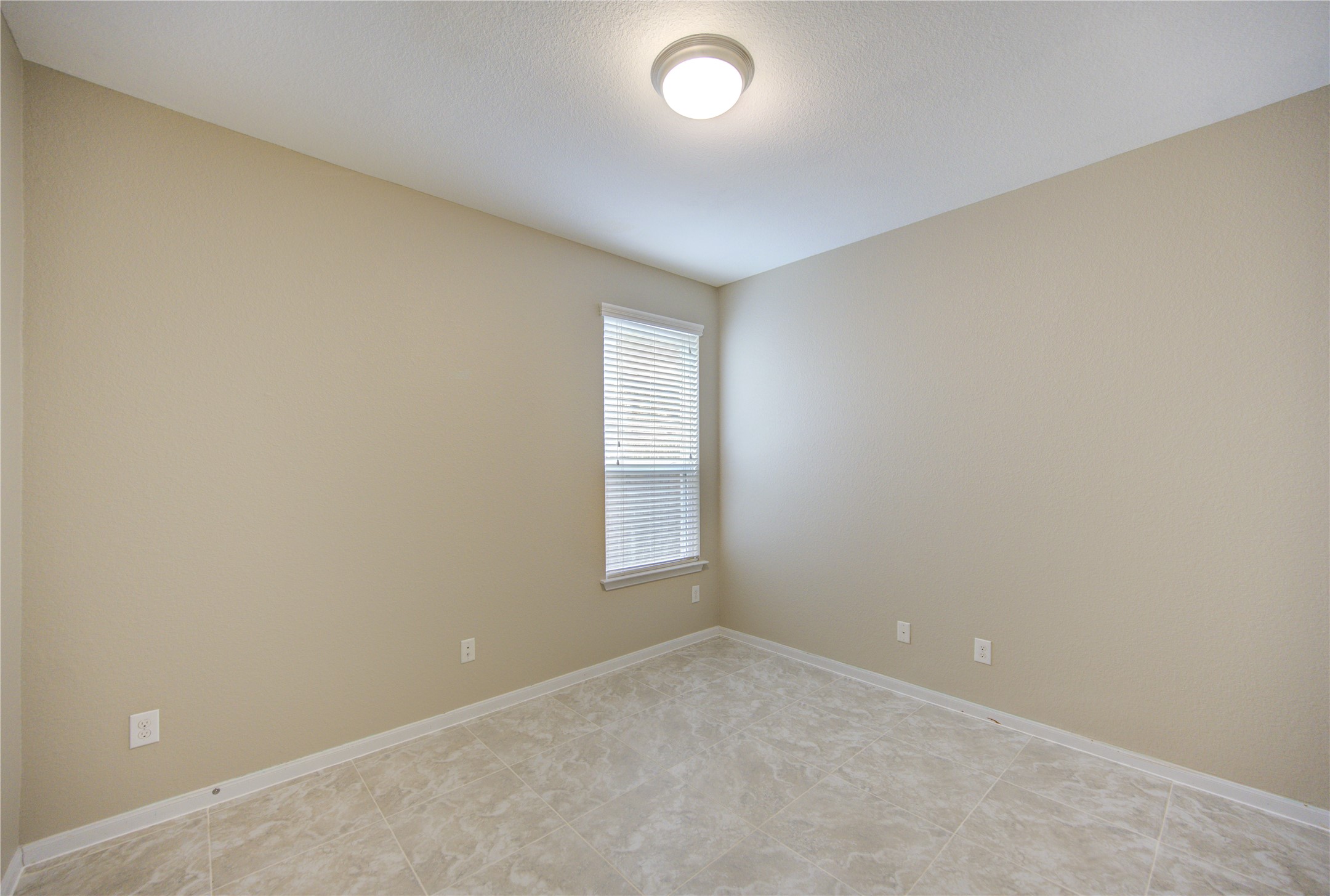 6014 Watford Bend Rosenberg, TX 77471 - Photo 14 of 18 17 – Cozy final bedroom—ideal for a child’s room, nursery, or guest space.