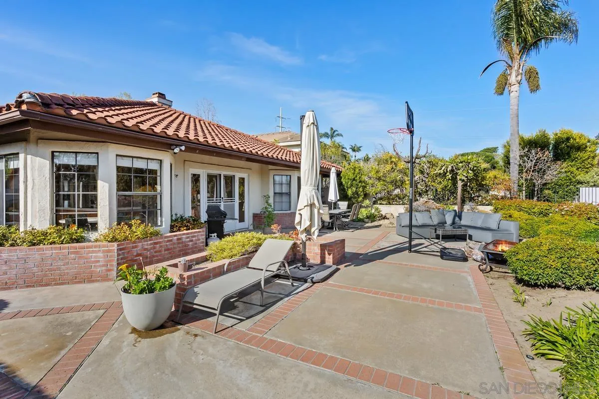 15089 Tierra Alta Del Mar, CA 92014 - Photo 22 of 25 a view of a sitting area with furniture and potted plants