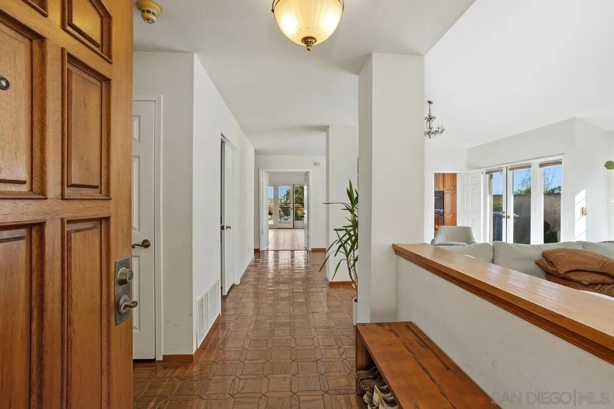 15089 Tierra Alta Del Mar, CA 92014 - Photo 4 of 25 a very nice looking room with a large window