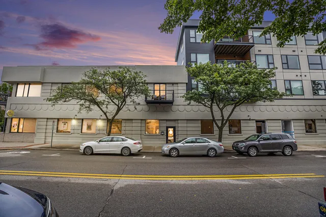 $479,900 | 300 Washington Avenue, Unit 2, Grand Haven, MI 49417