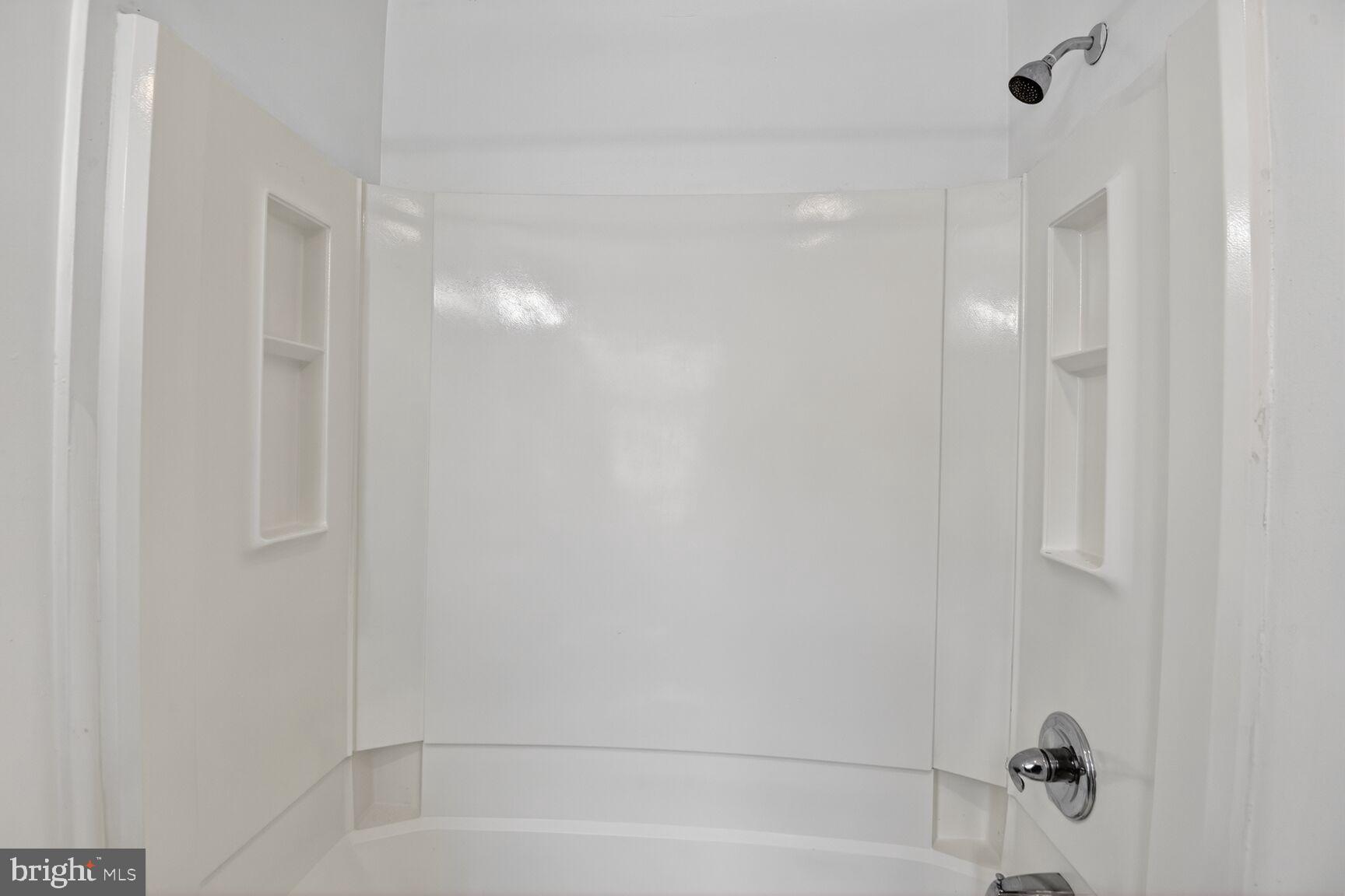 1648 Park Road Northwest, Unit 5 Washington, DC 20010 - Photo 13 of 15 a bathroom with a bathtub