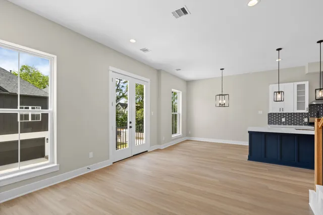 $349,900 | 5828 Highland Sun Lane, Houston, TX 77091