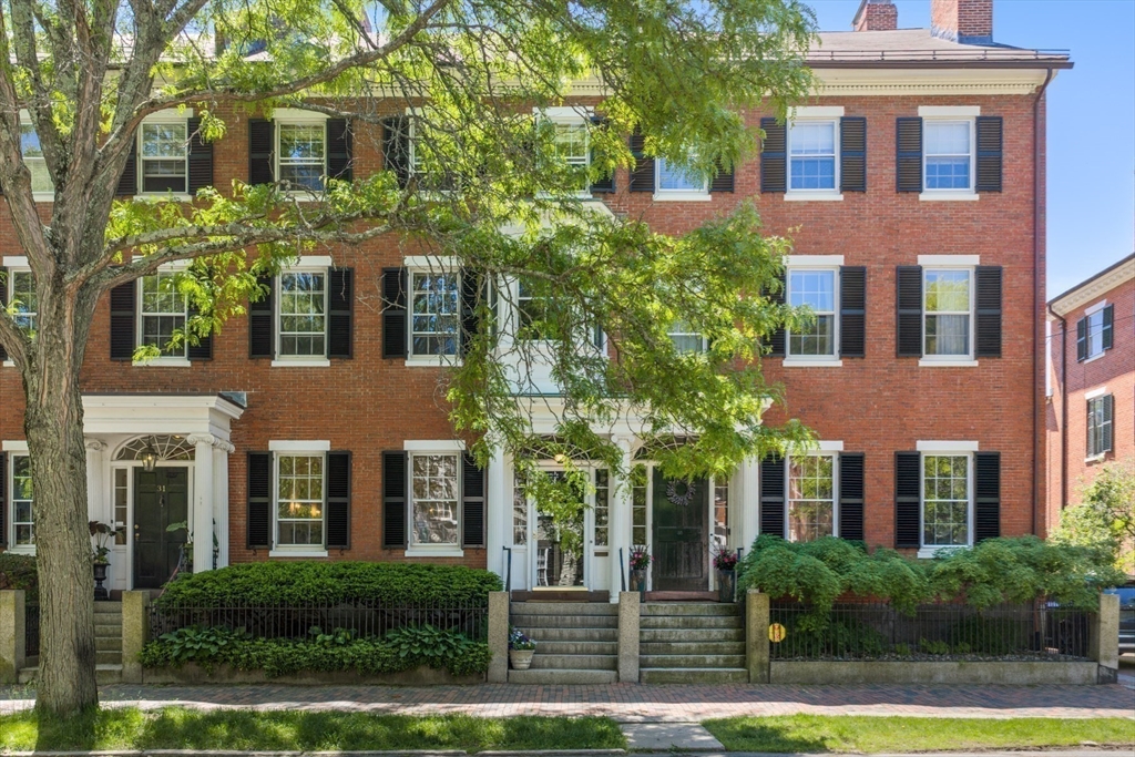 33 Chestnut Street Salem, MA 01970 - Photo 1 of 40