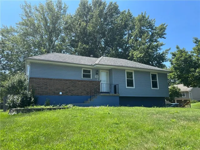 $270,000 | 1111 Southeast 2nd Court, Lee's Summit, MO 64063