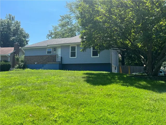 $270,000 | 1111 Southeast 2nd Court, Lee's Summit, MO 64063