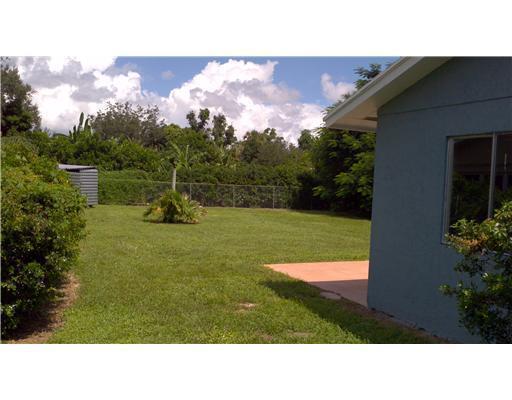 6315 Bischoff Road West Palm Beach, FL 33413 - Photo 4 of 6 SIDE YARD