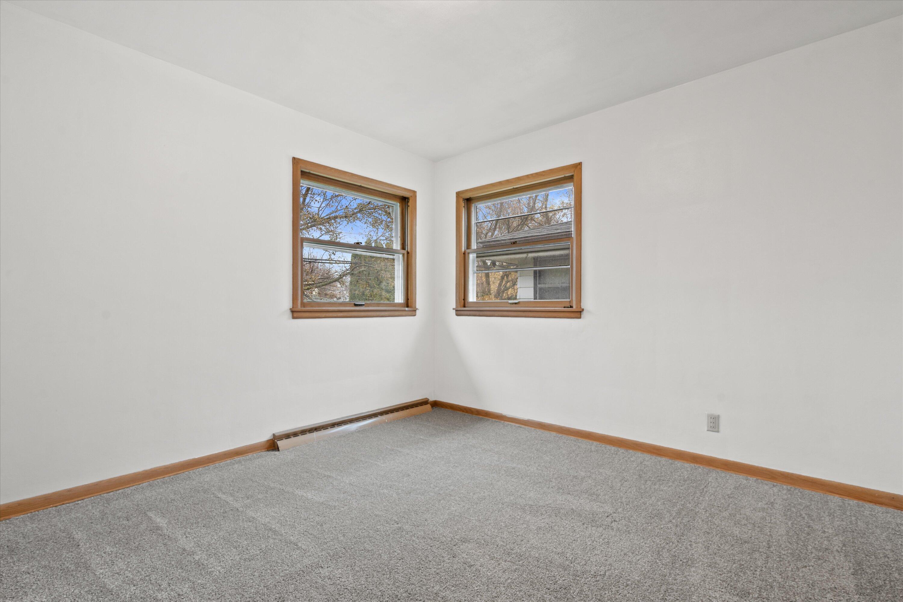 4265 South 22nd Street Milwaukee, WI 53221 - Photo 13 of 27 08-DSC09639