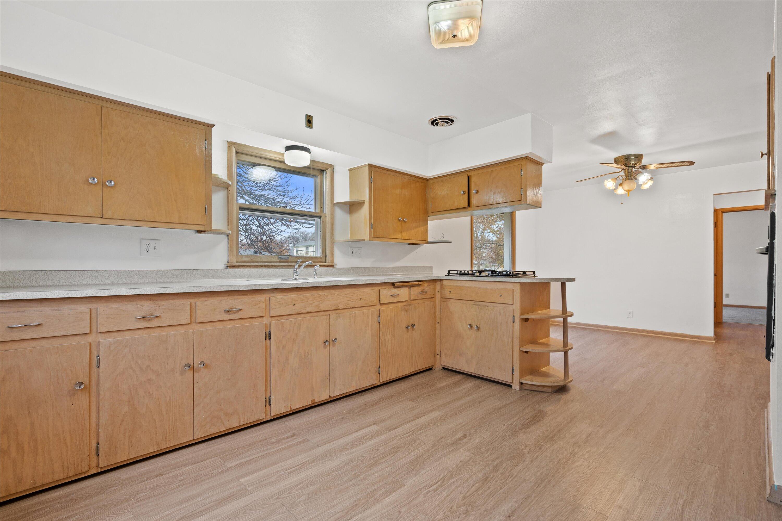 4265 South 22nd Street Milwaukee, WI 53221 - Photo 2 of 27 15-DSC09678