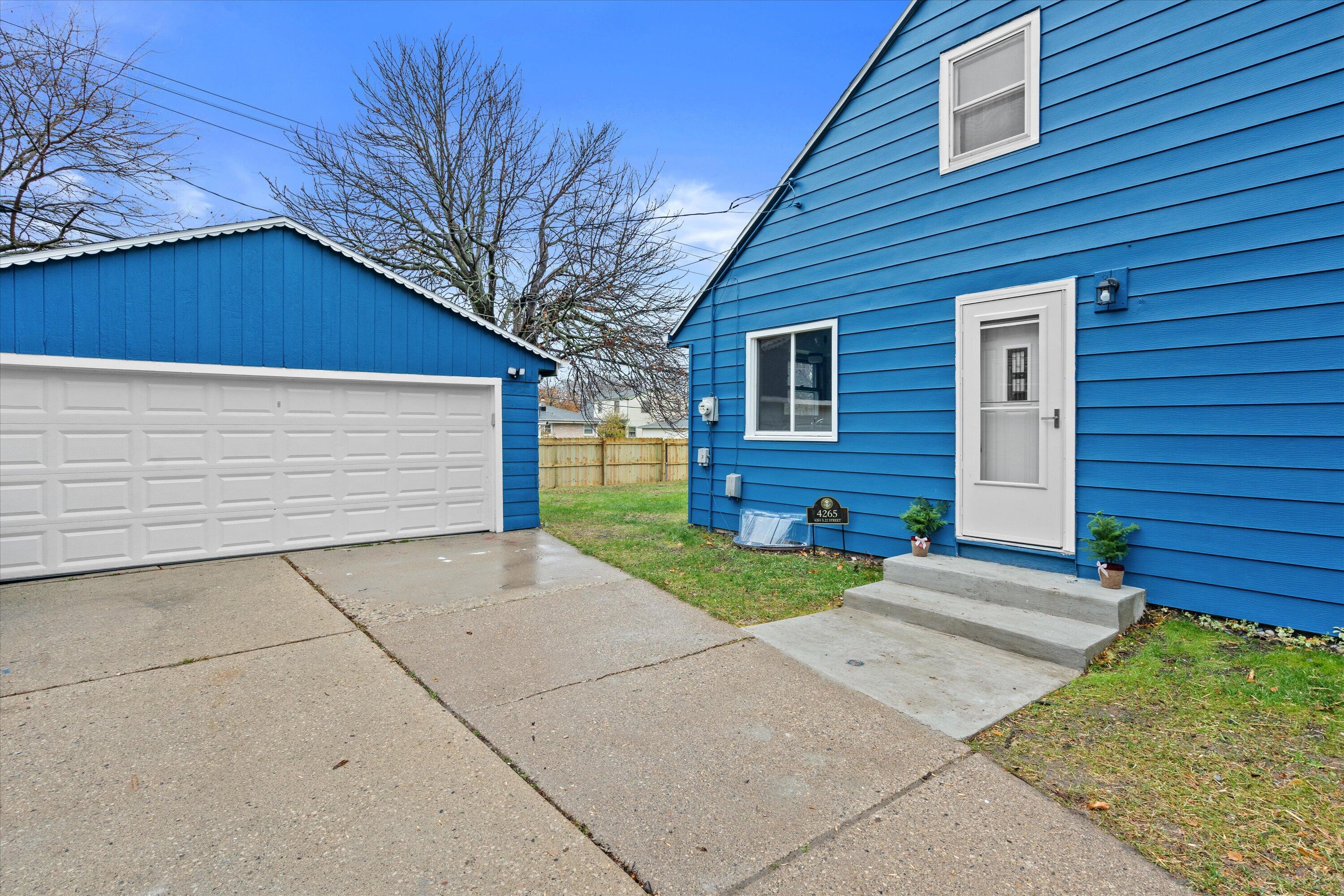 4265 South 22nd Street Milwaukee, WI 53221 - Photo 22 of 27 28-DSC09744