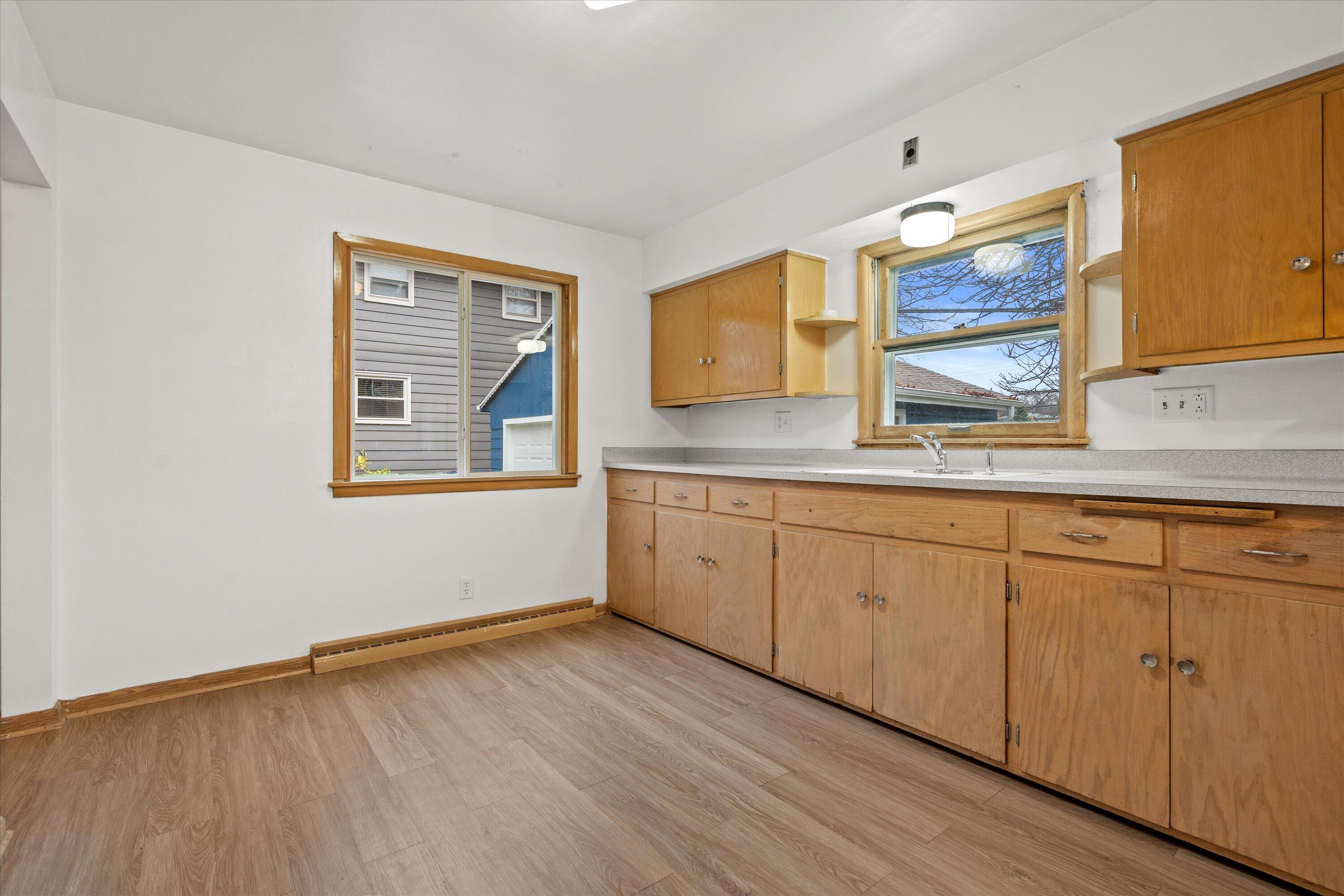 4265 South 22nd Street Milwaukee, WI 53221 - Photo 3 of 27 13-DSC09669