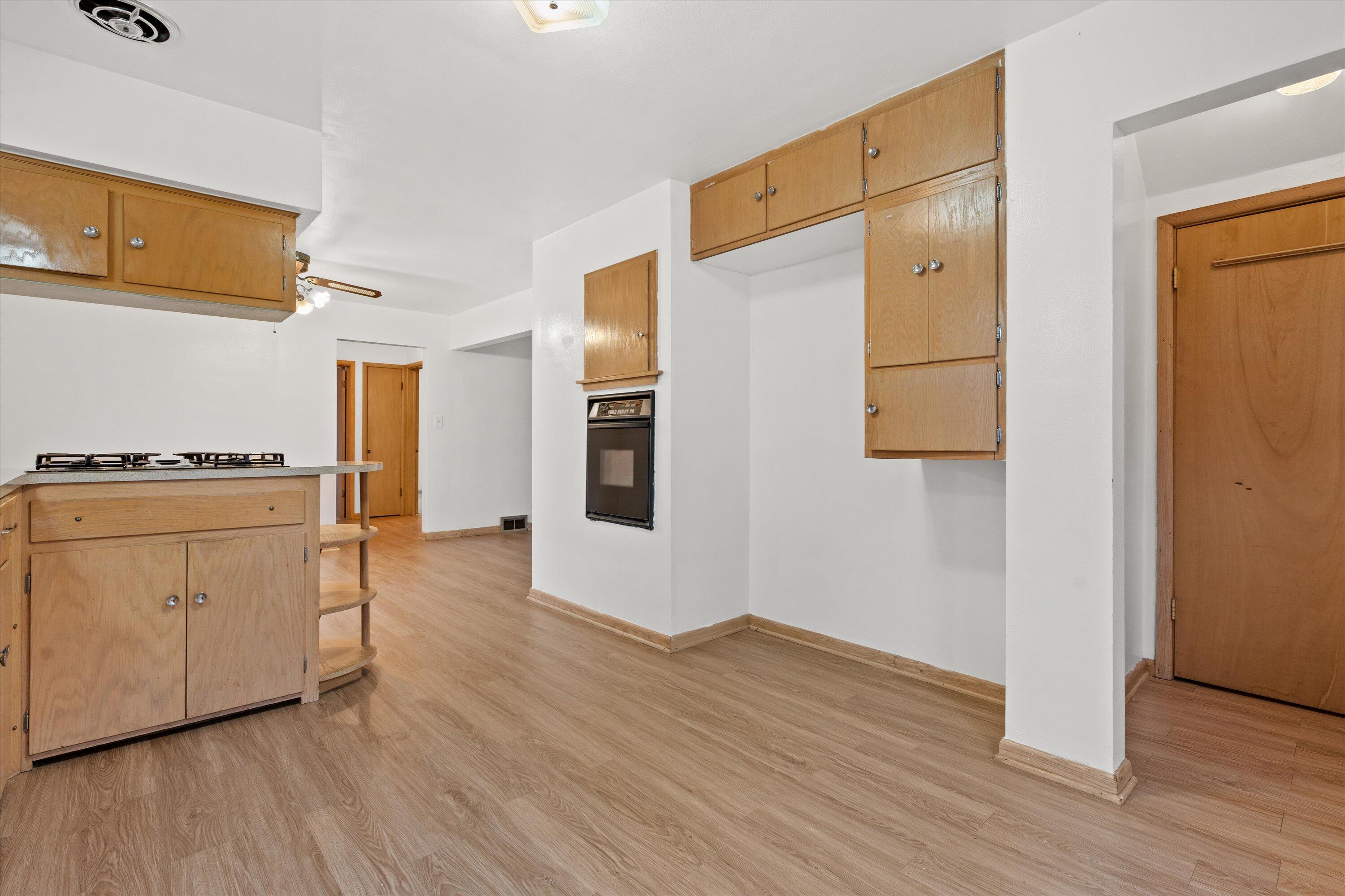 4265 South 22nd Street Milwaukee, WI 53221 - Photo 4 of 27 14-DSC09675