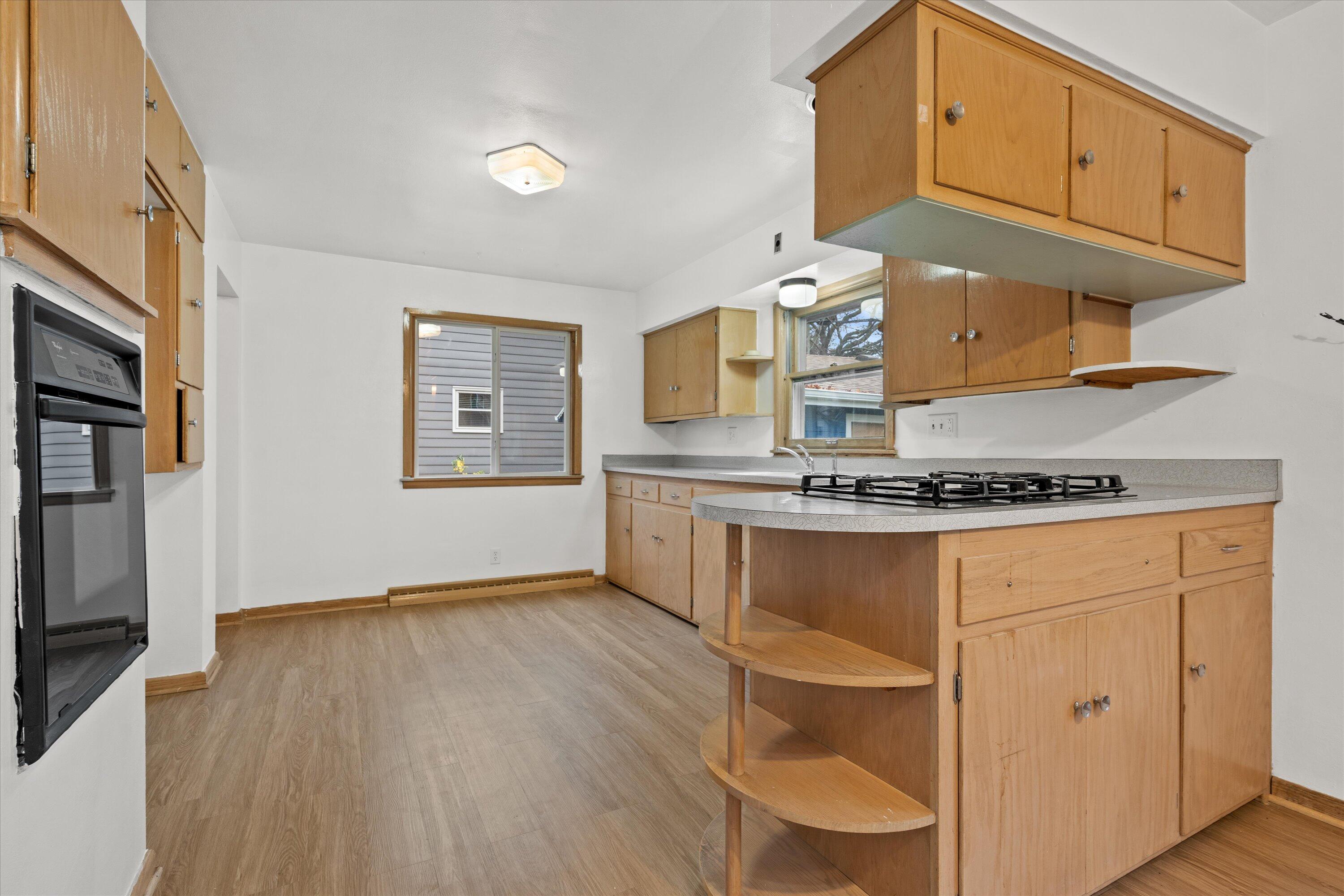 4265 South 22nd Street Milwaukee, WI 53221 - Photo 5 of 27 12-DSC09663