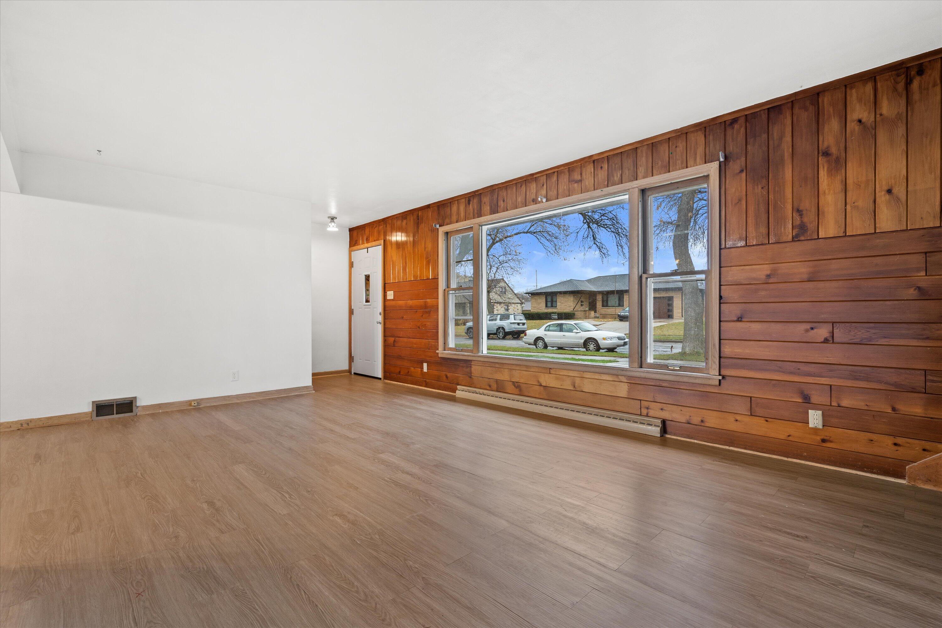 4265 South 22nd Street Milwaukee, WI 53221 - Photo 7 of 27 04-DSC09621