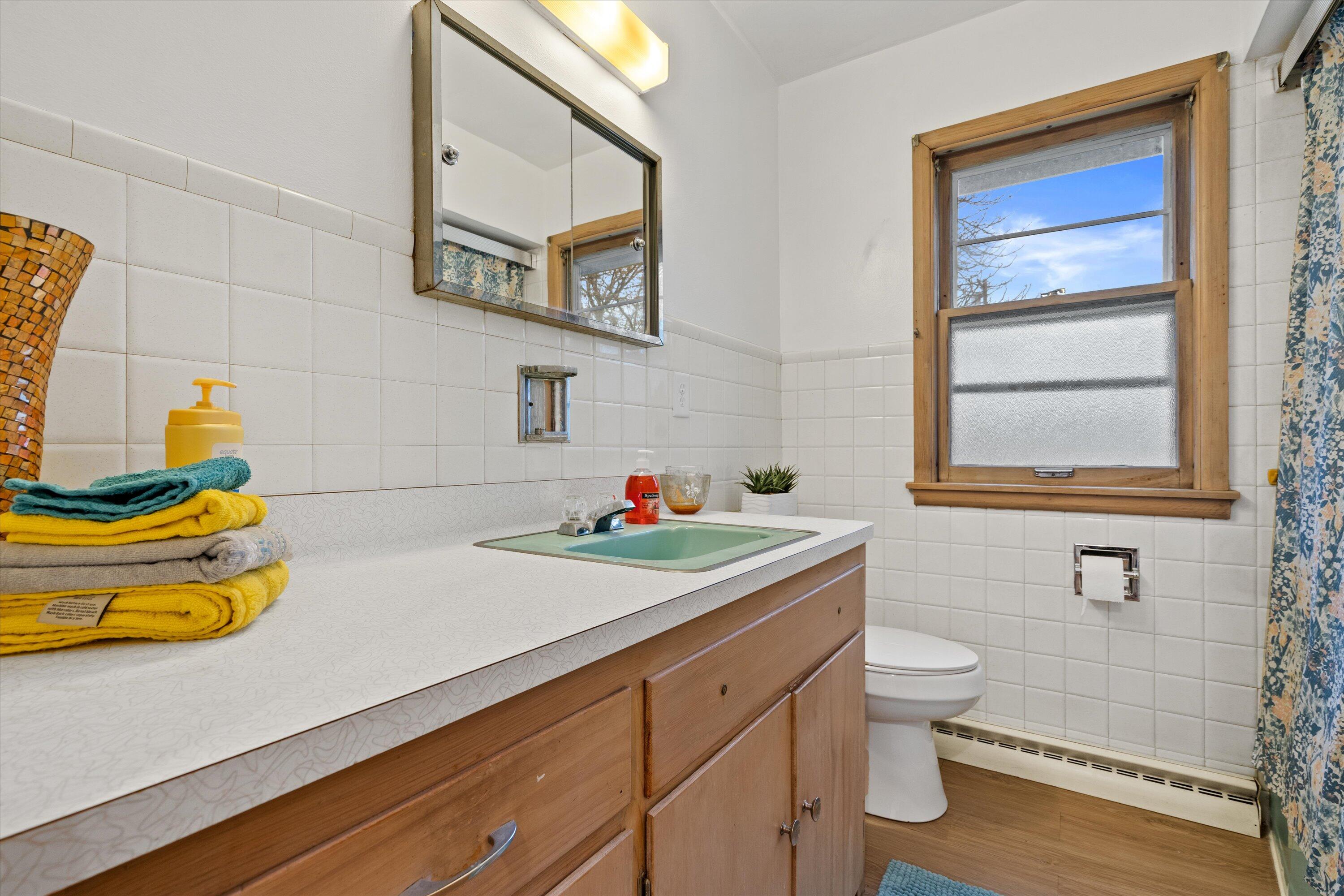 4265 South 22nd Street Milwaukee, WI 53221 - Photo 10 of 27 09-DSC09645