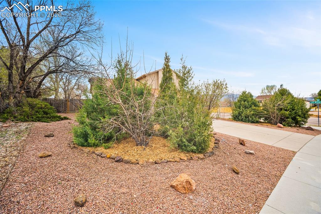 4502 Fenton Road Colorado Springs, CO 80916 - Photo 4 of 38