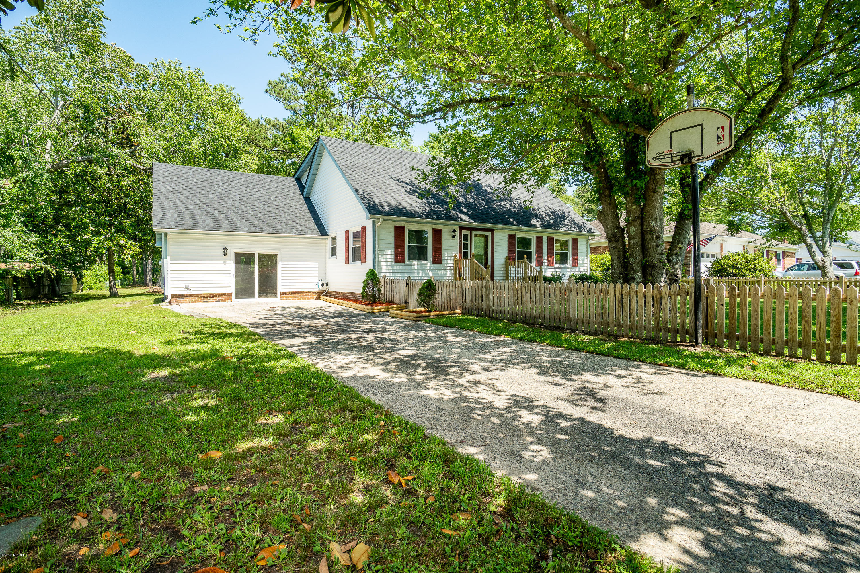 704 Friendly Road Morehead City, NC 28557 - Photo 1 of 37 Front View