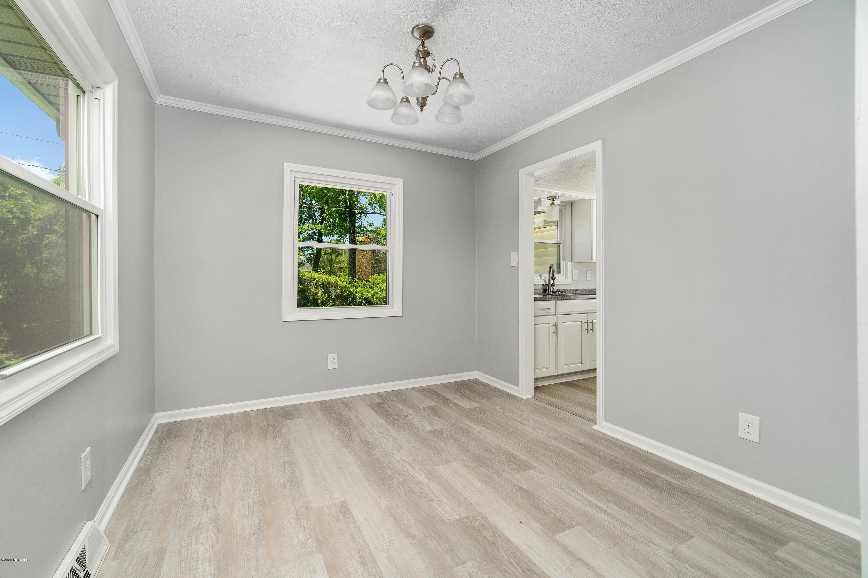 704 Friendly Road Morehead City, NC 28557 - Photo 12 of 37 Dining Area View