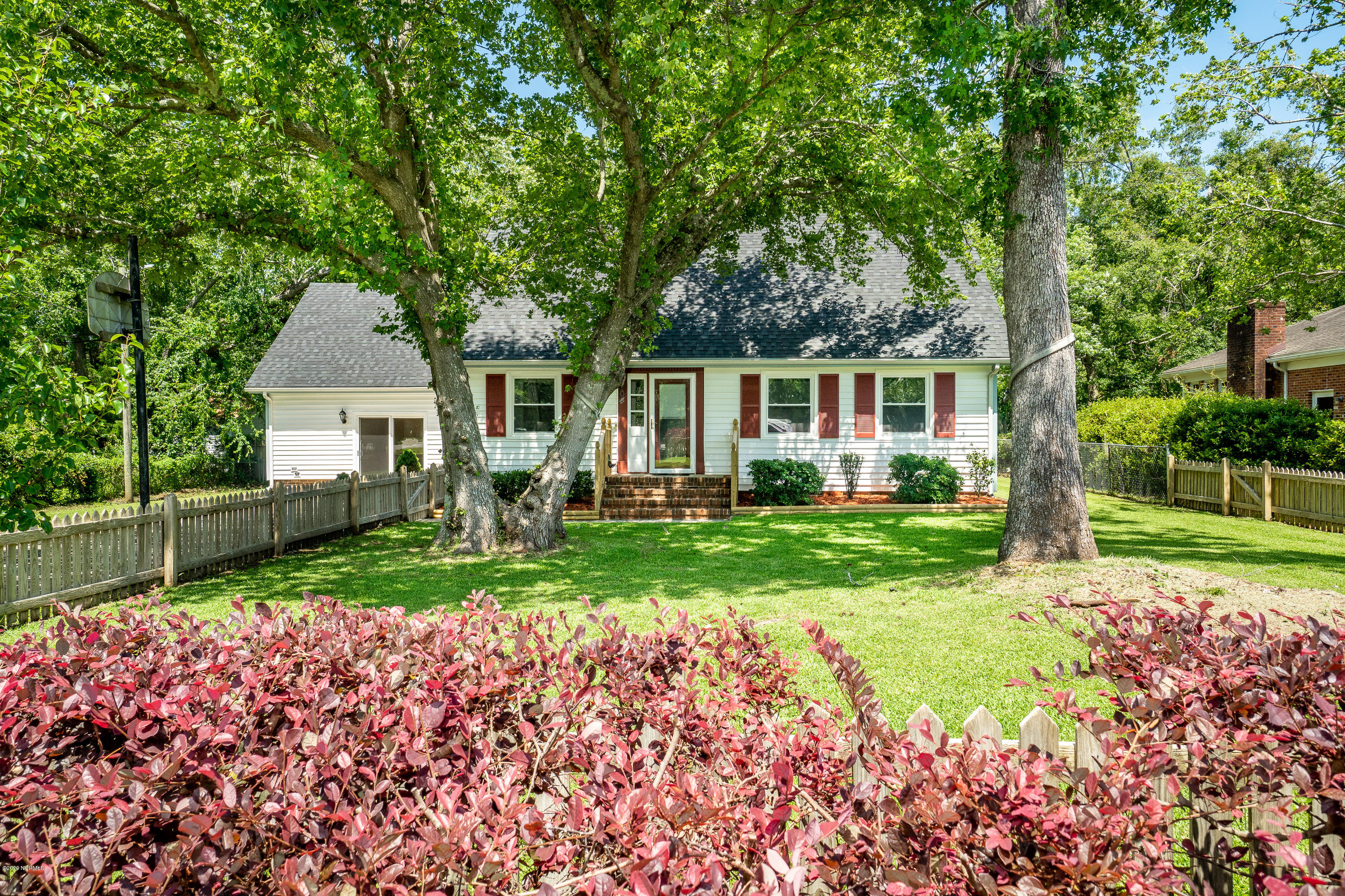 704 Friendly Road Morehead City, NC 28557 - Photo 2 of 37 Front View