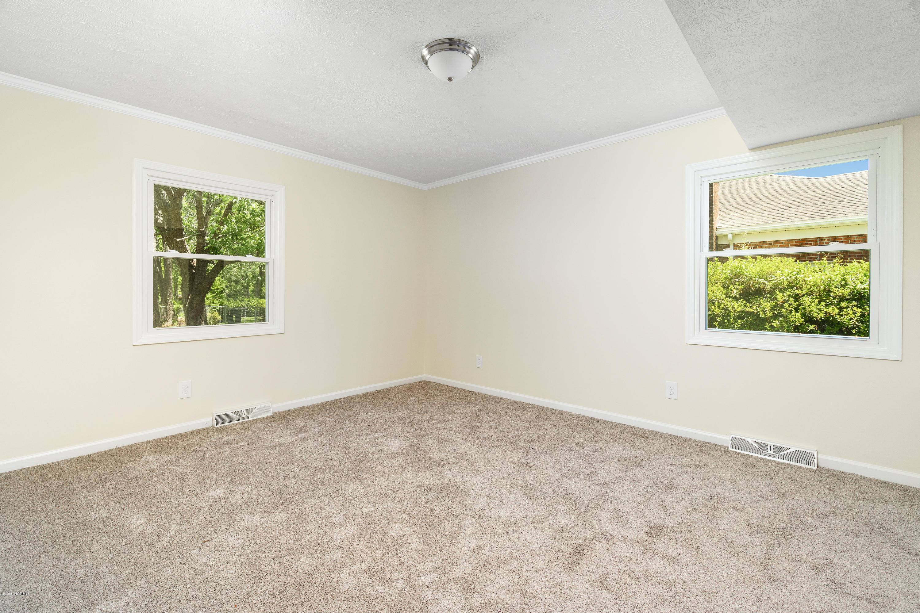 704 Friendly Road Morehead City, NC 28557 - Photo 21 of 37 Principal Bedroom