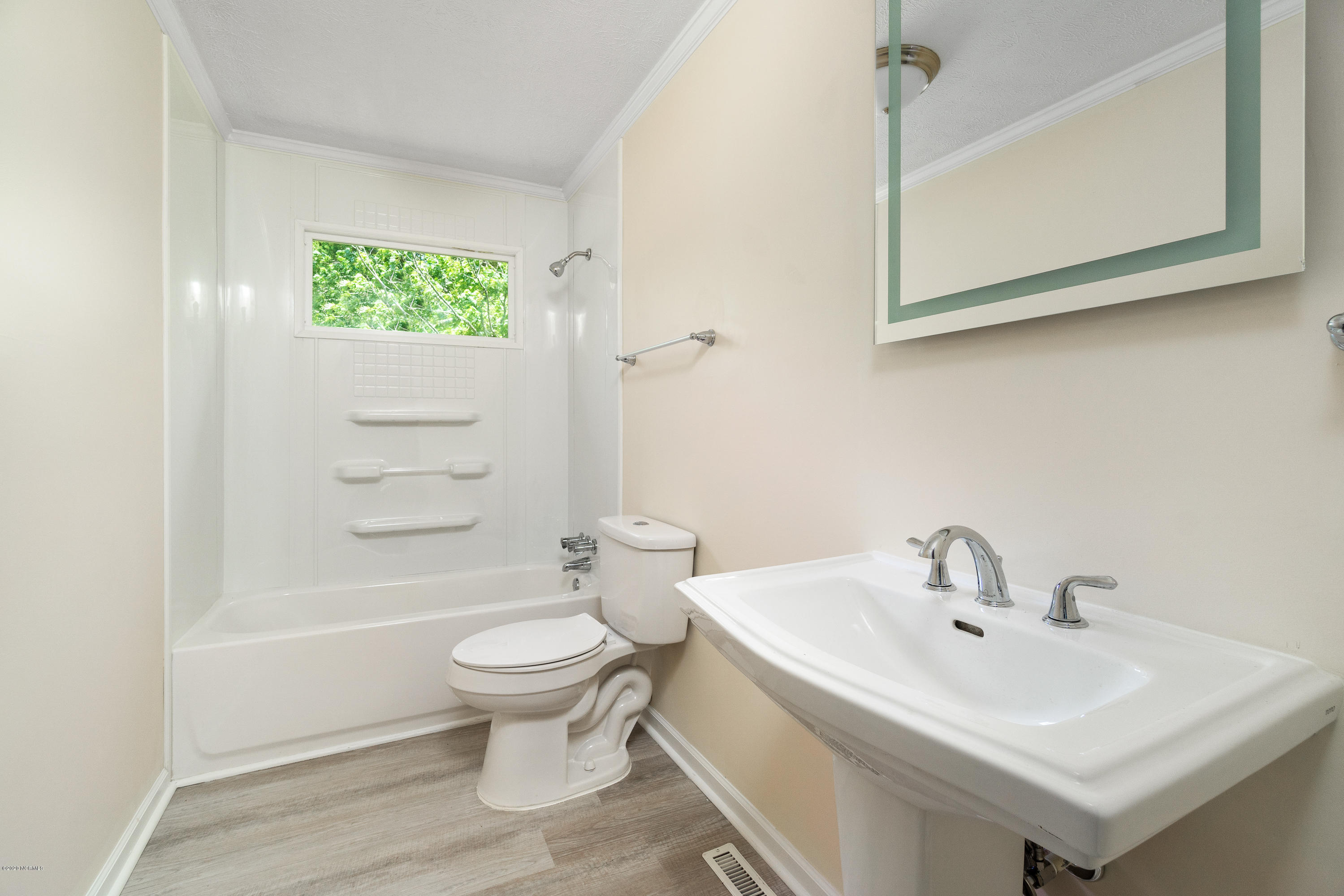 704 Friendly Road Morehead City, NC 28557 - Photo 26 of 37 Bathroom