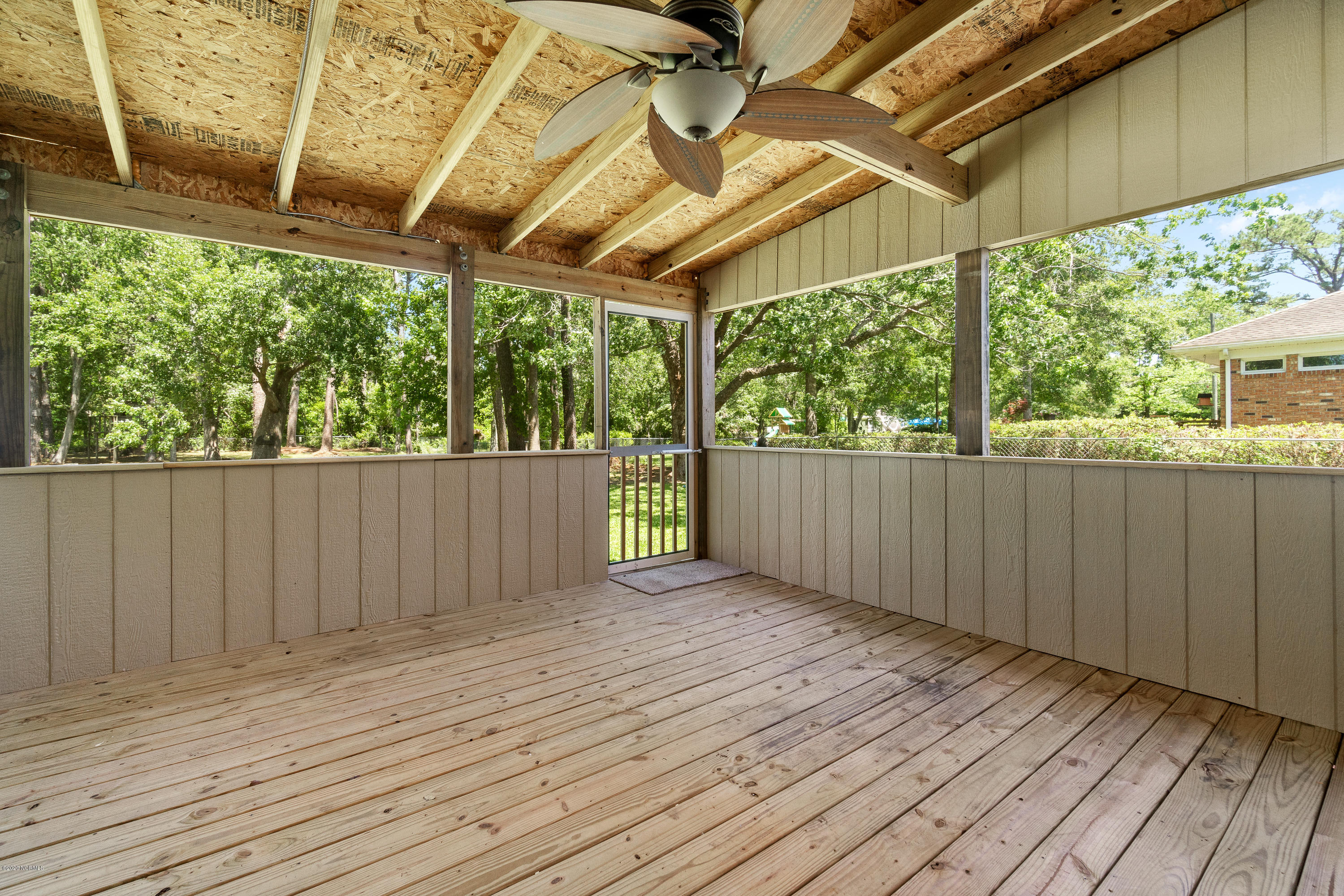 704 Friendly Road Morehead City, NC 28557 - Photo 29 of 37 Screen Porch Area