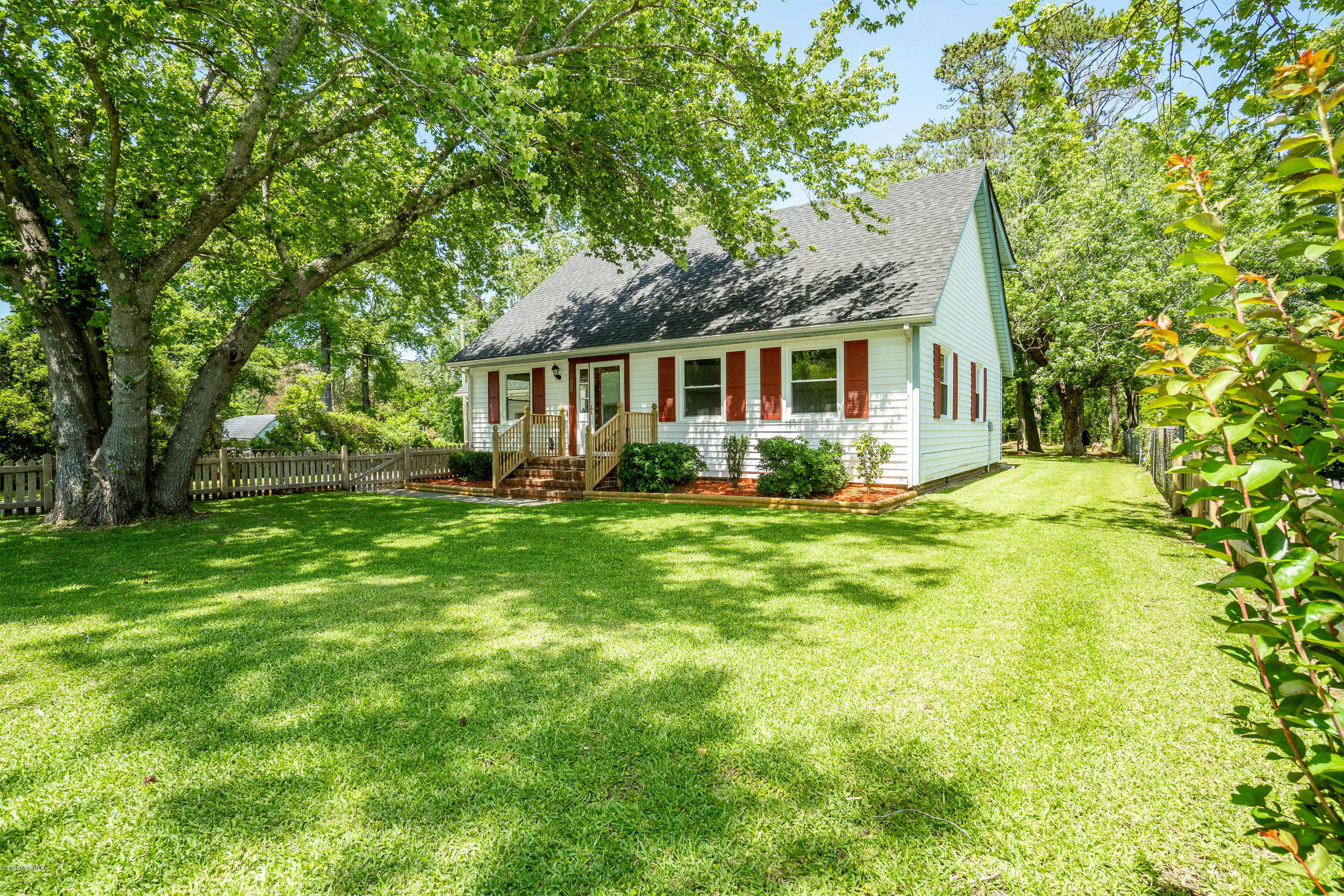 704 Friendly Road Morehead City, NC 28557 - Photo 3 of 37 Front View