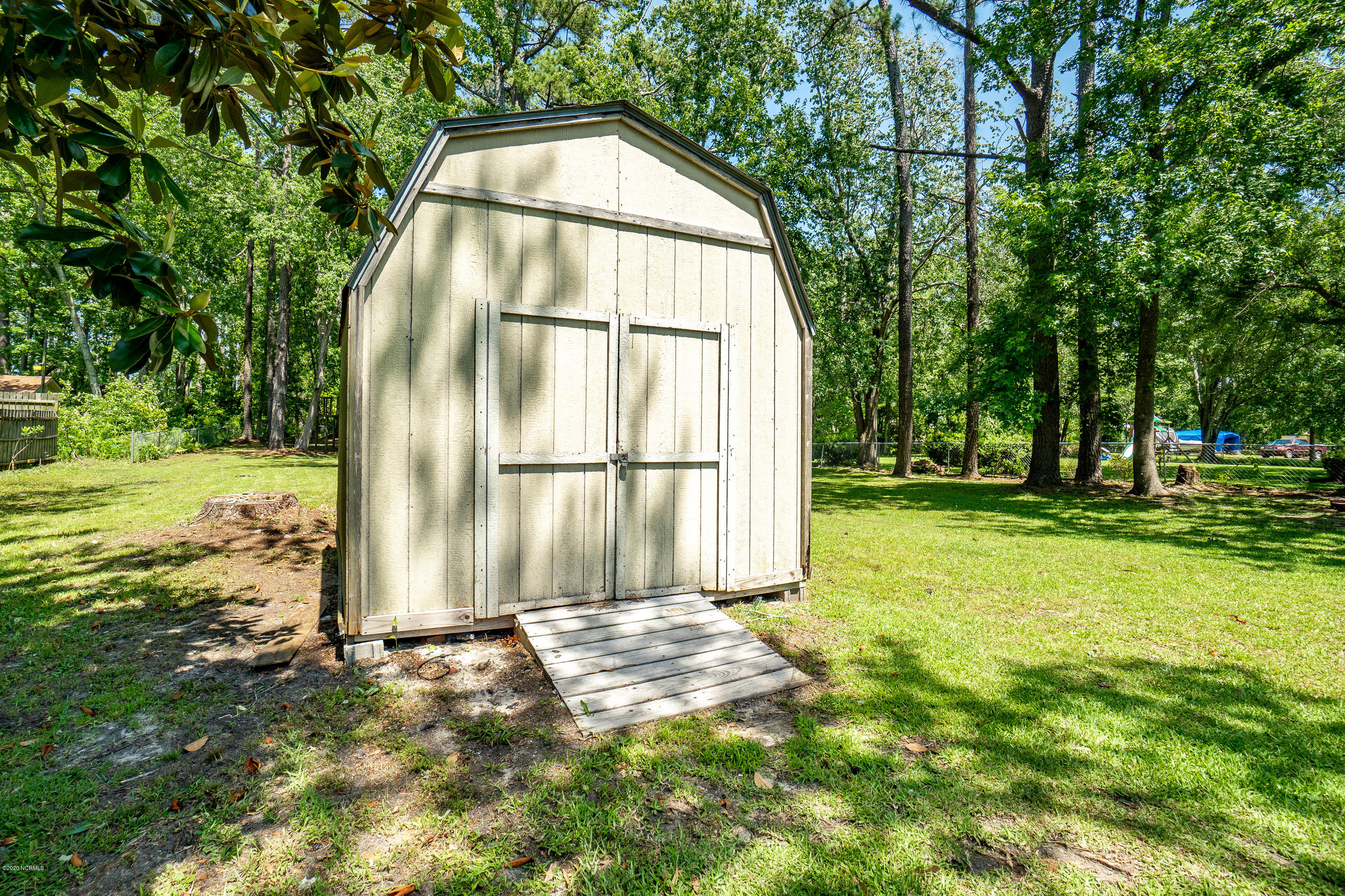 704 Friendly Road Morehead City, NC 28557 - Photo 35 of 37 Storage Building